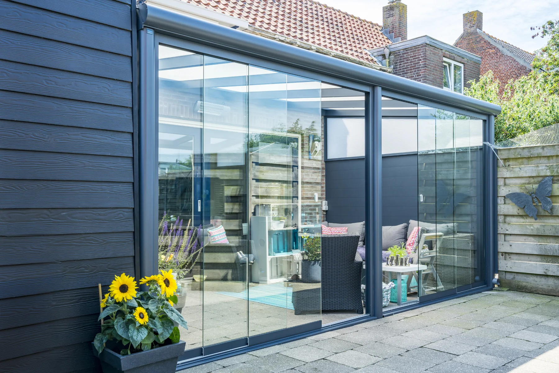 Sommergarten mit Terrassenüberdachung und Glasschiebewänden