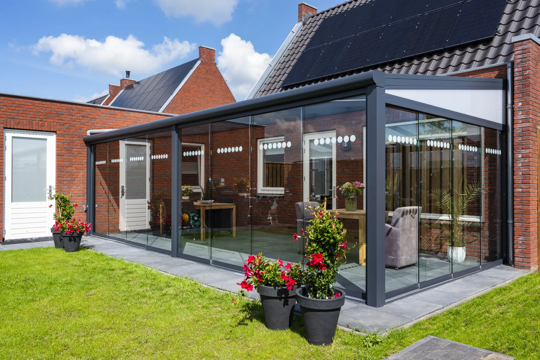 Sommergarten mit Glasschiebeelementen